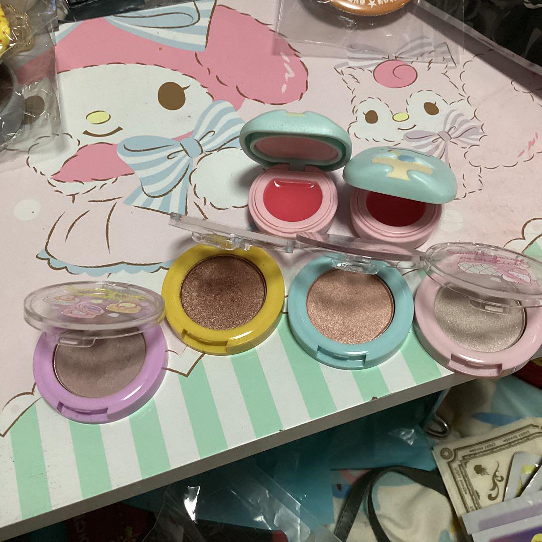 すみっこぐらしアイシャドウ、リップ