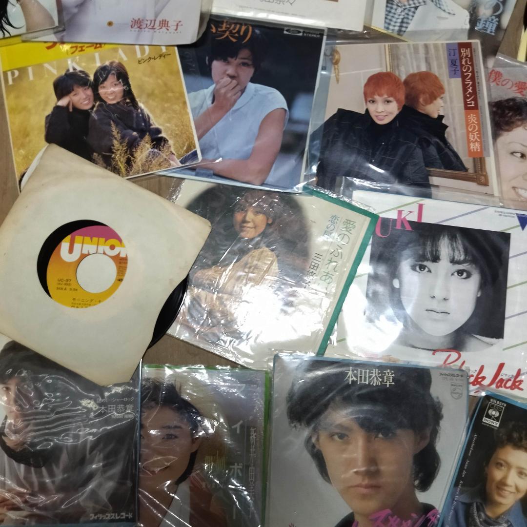 送料込み　女性7インチ【250枚程度】TE1012-4　邦楽　シングルレコード