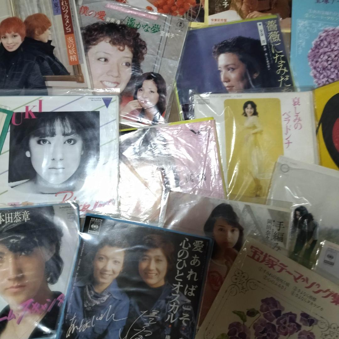 送料込み　女性7インチ【250枚程度】TE1012-4　邦楽　シングルレコード