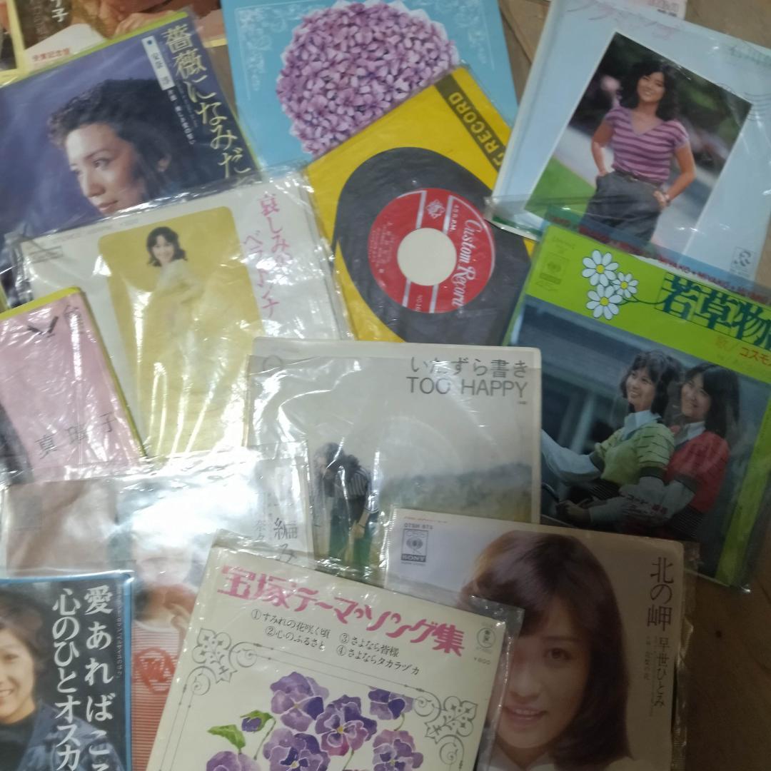 送料込み　女性7インチ【250枚程度】TE1012-4　邦楽　シングルレコード