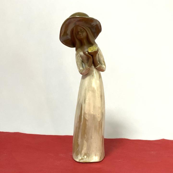 美しい！スペイン陶器人形　アンティーク　 約20cm　補修跡あり スペインLLADRO(リヤドロ)社の陶器人形の置物『フィギュリン