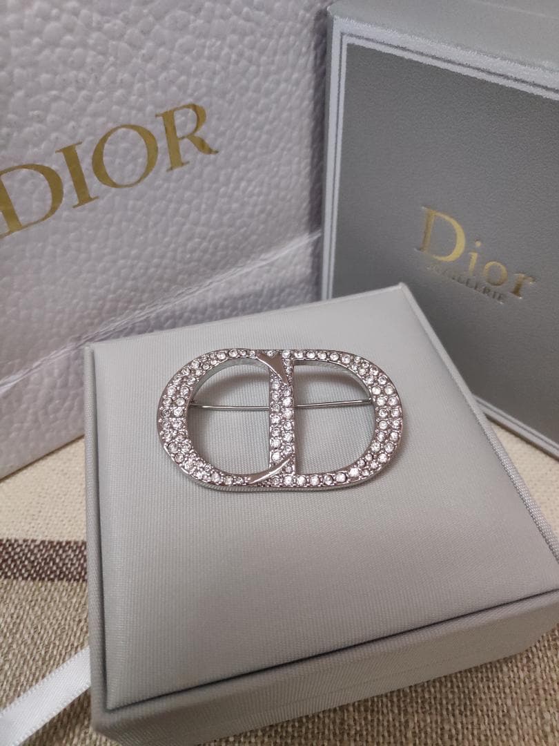 クリスチャンディオール　CDロゴブローチ　銀色♥