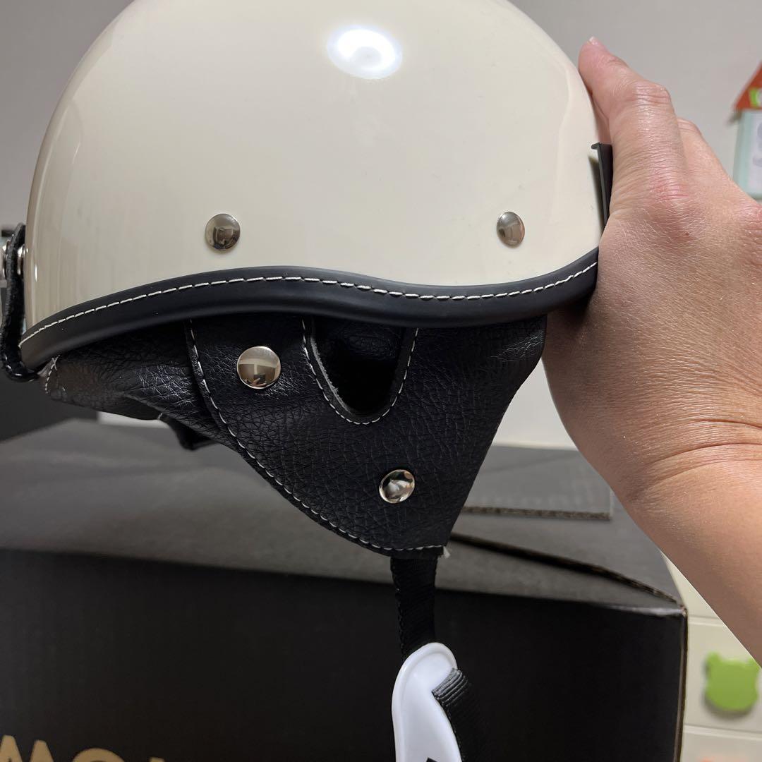 ショーティータイプホワイト 小帽体半帽ヘルメット 黒バイザー付きMサイズ新品