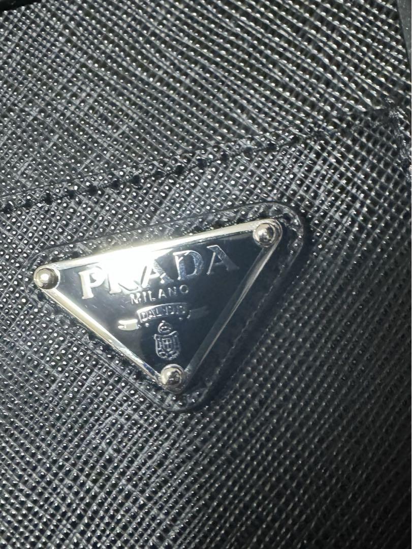 PRADA iPhone15ケース