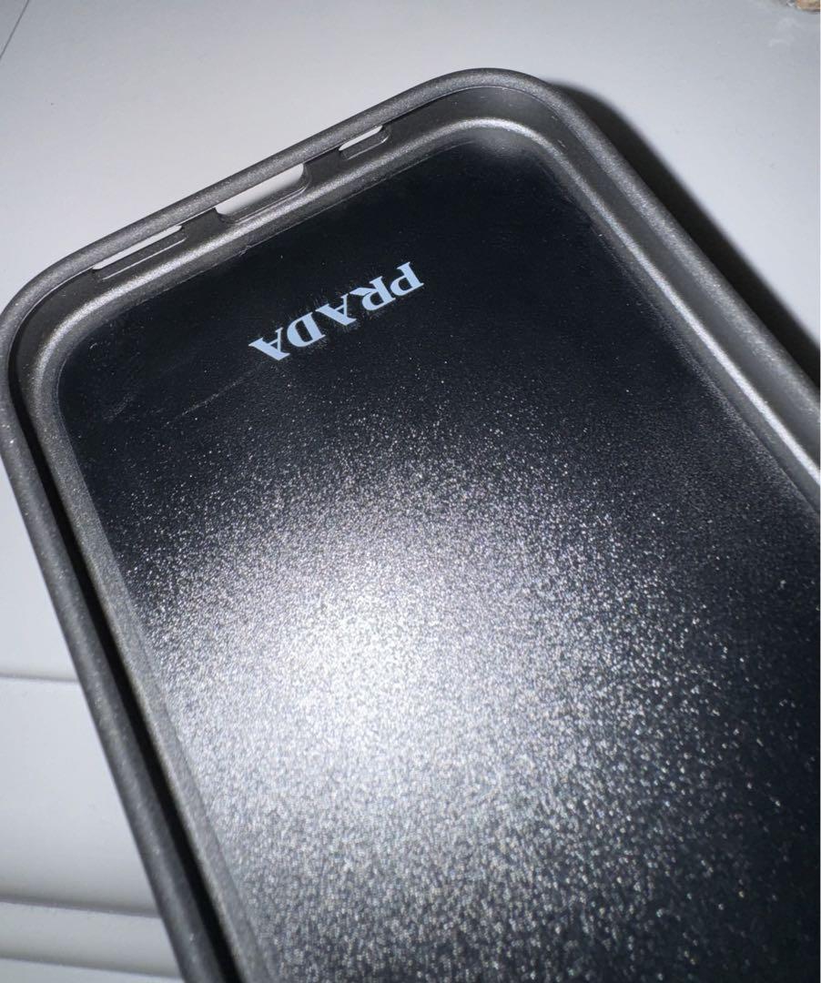 PRADA iPhone15ケース
