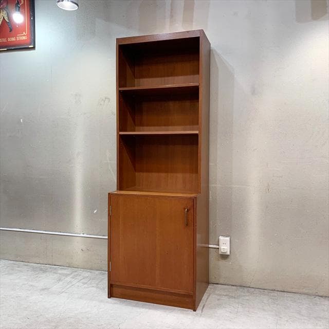 ヴィンテージのチークディスプレイキャビネット(扉収納) ヴィンテージのチークディスプレイキャビネット(扉収納)