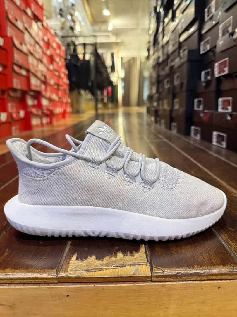 在庫処分 ★ adidas チューブラー シャドー グレー 新品 adidas チューブラー シャドー グレー BY3570 23cm - メルカリ