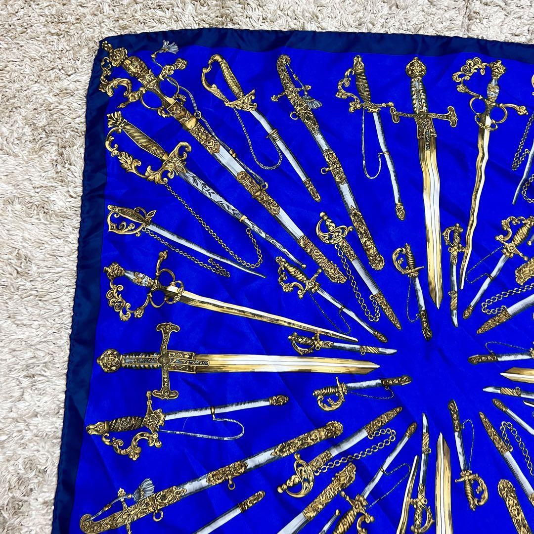【極美品✨️】HERMES エルメス カレ90 スカーフ シルク 鍵柄 スタッズ