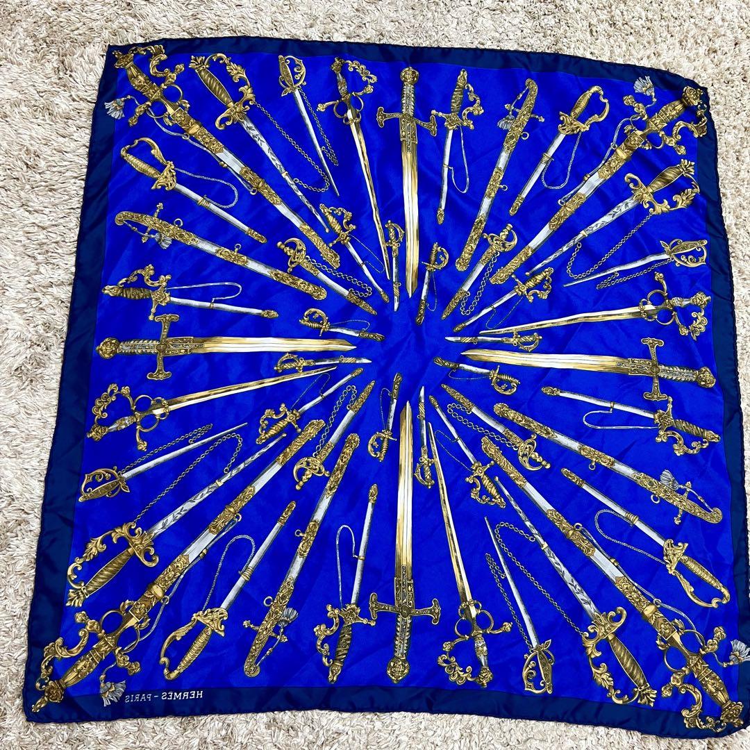 【極美品✨️】HERMES エルメス カレ90 スカーフ シルク 鍵柄 スタッズ