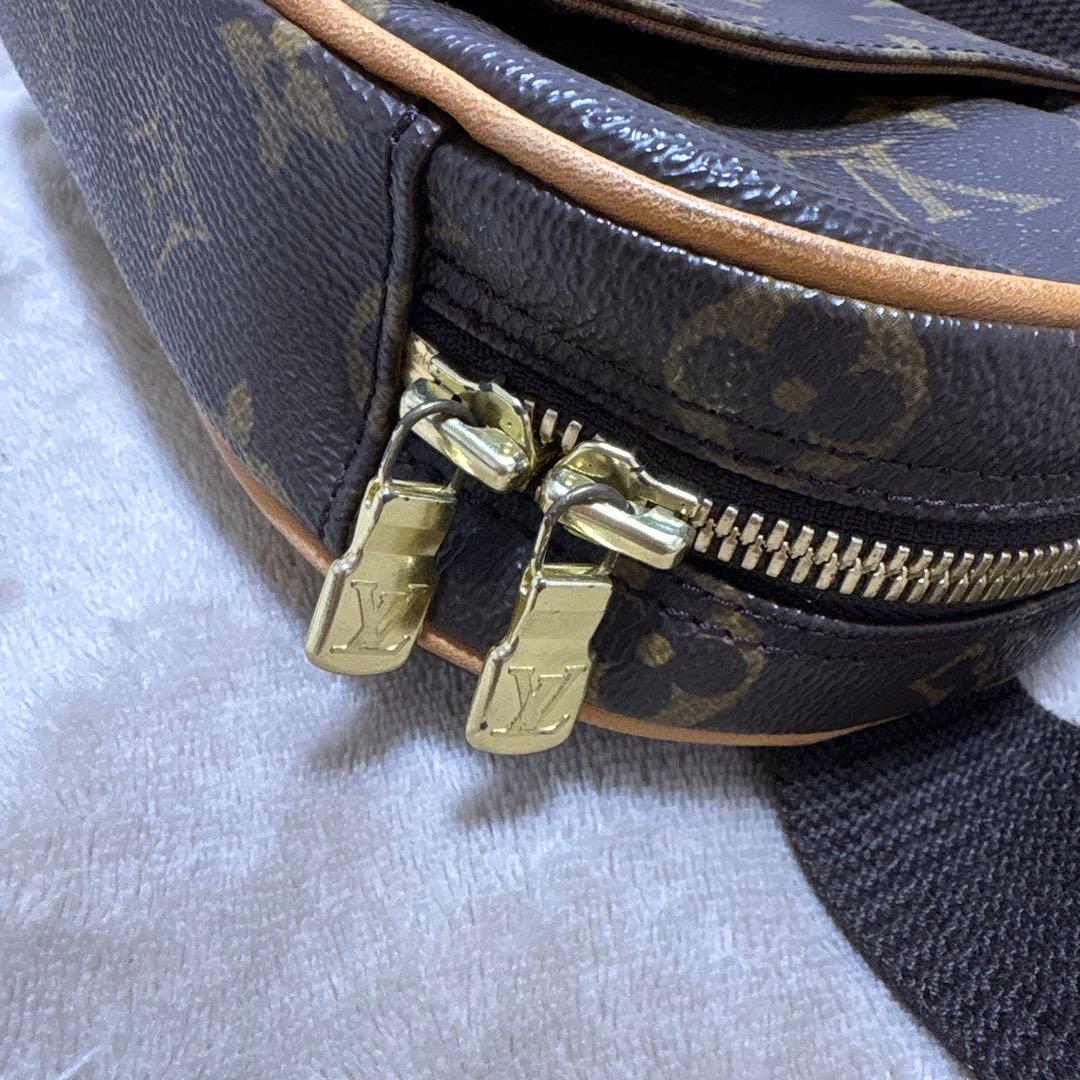 VUITTON