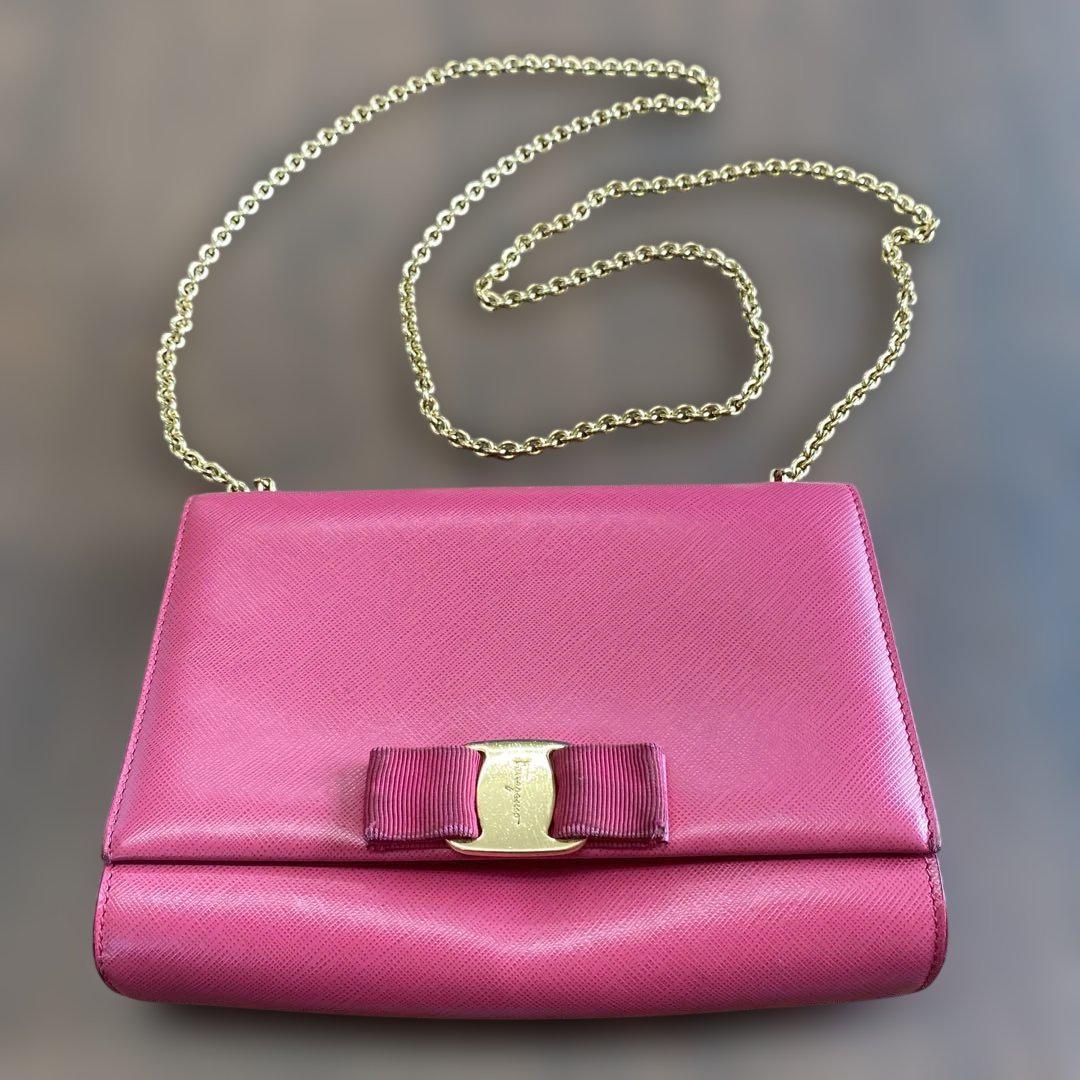 Ferragamo ピンク ショルダーバッグ