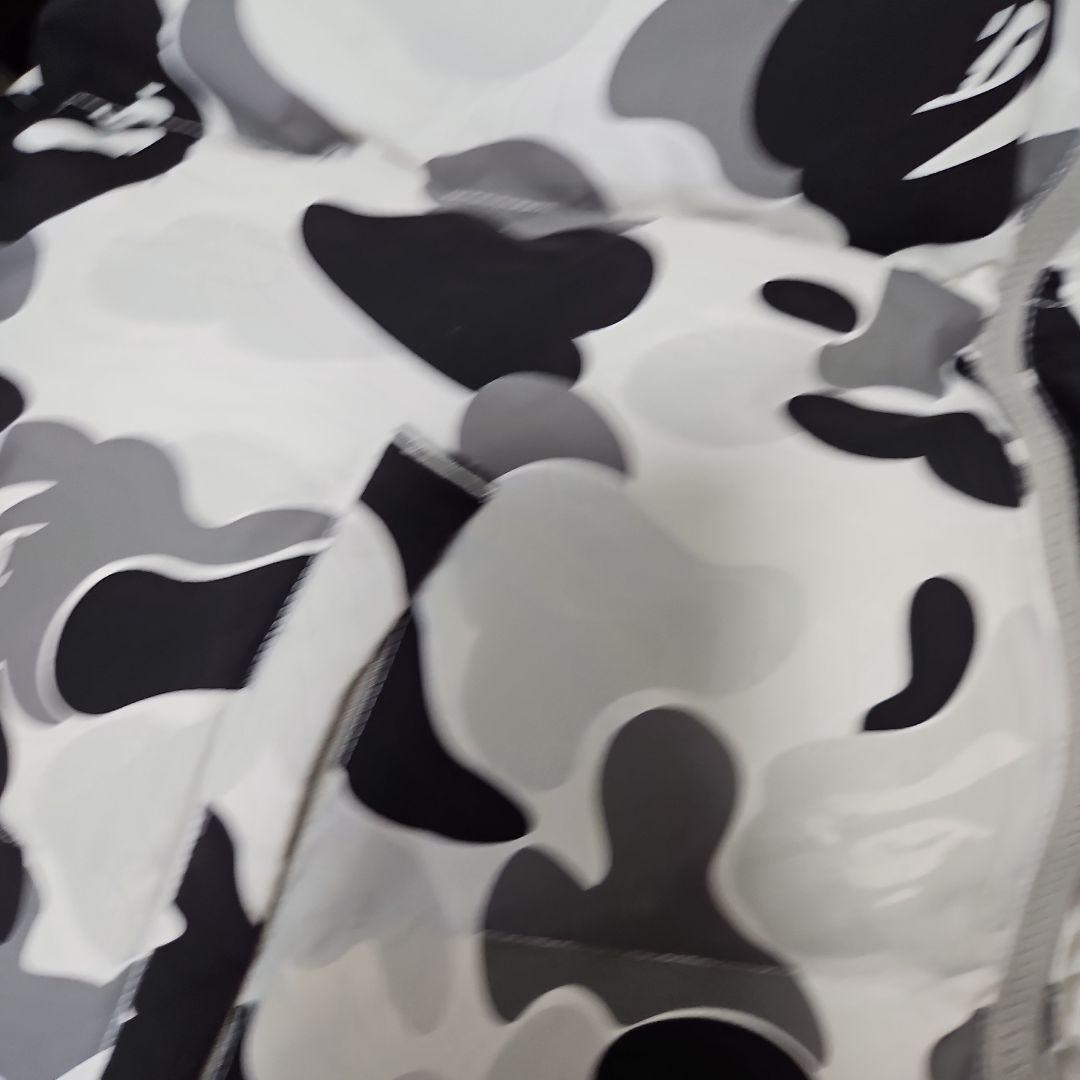 a bathing ape 白黒迷彩ダウンジャケット