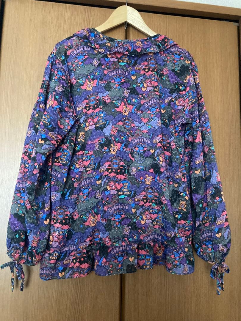 PSYCHEDELIC HYS BEAR柄 フリルブラウス PSYCHEDELIC HYS BEAR柄 フリルブラウス