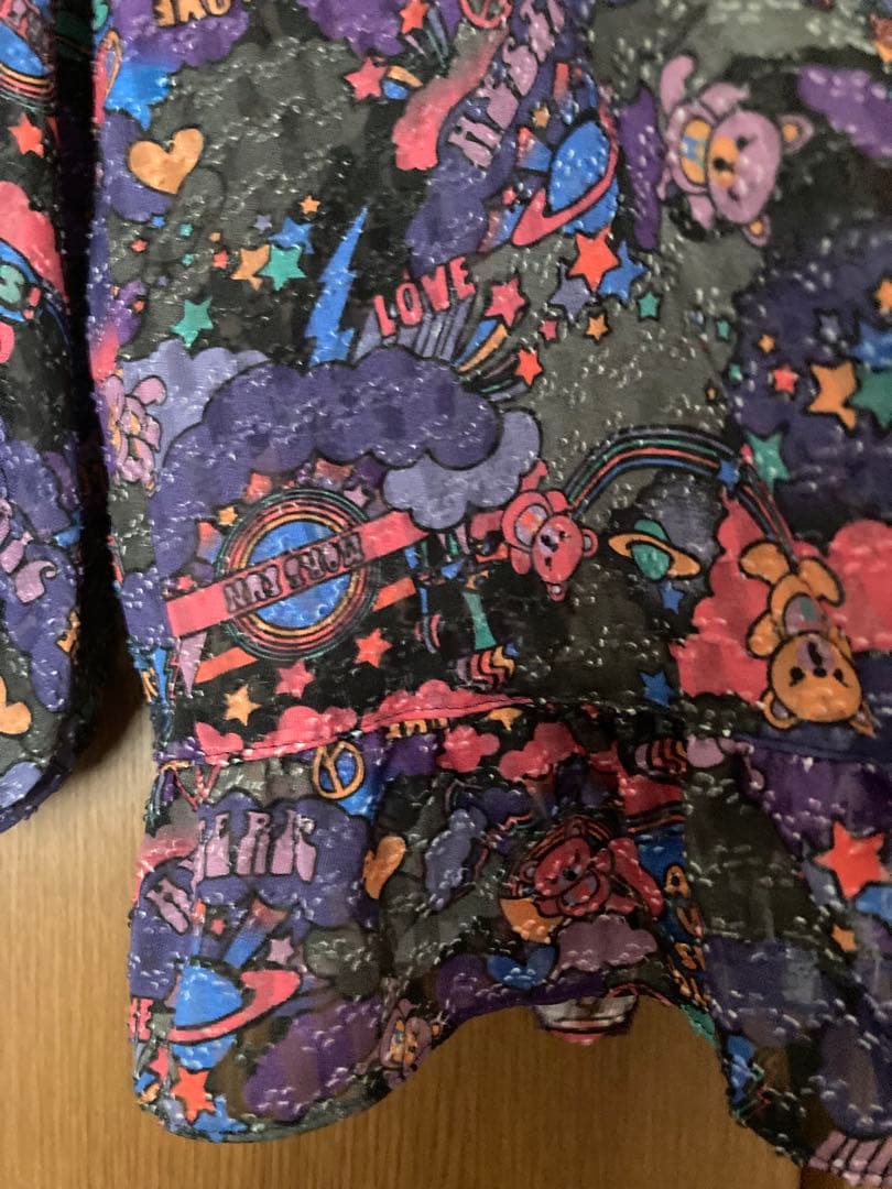 PSYCHEDELIC HYS BEAR柄 フリルブラウス PSYCHEDELIC HYS BEAR柄 フリルブラウス