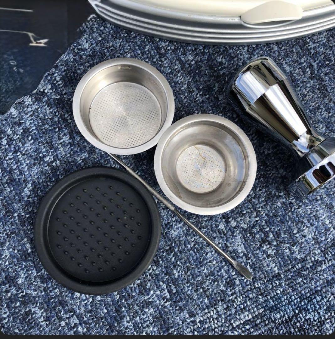 DeLonghi エスプレッソマシン ホワイト