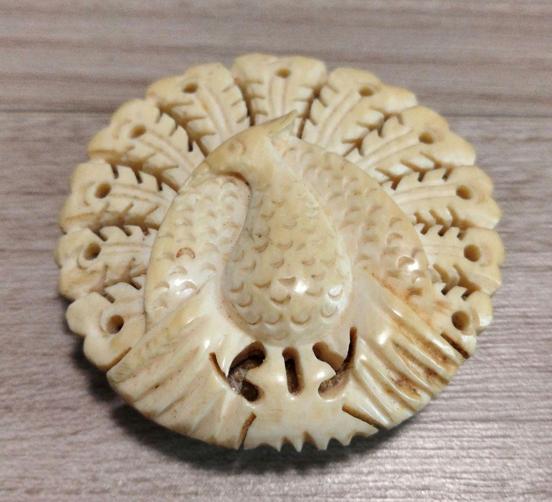 和装小物 帯留め 孔雀 細工
