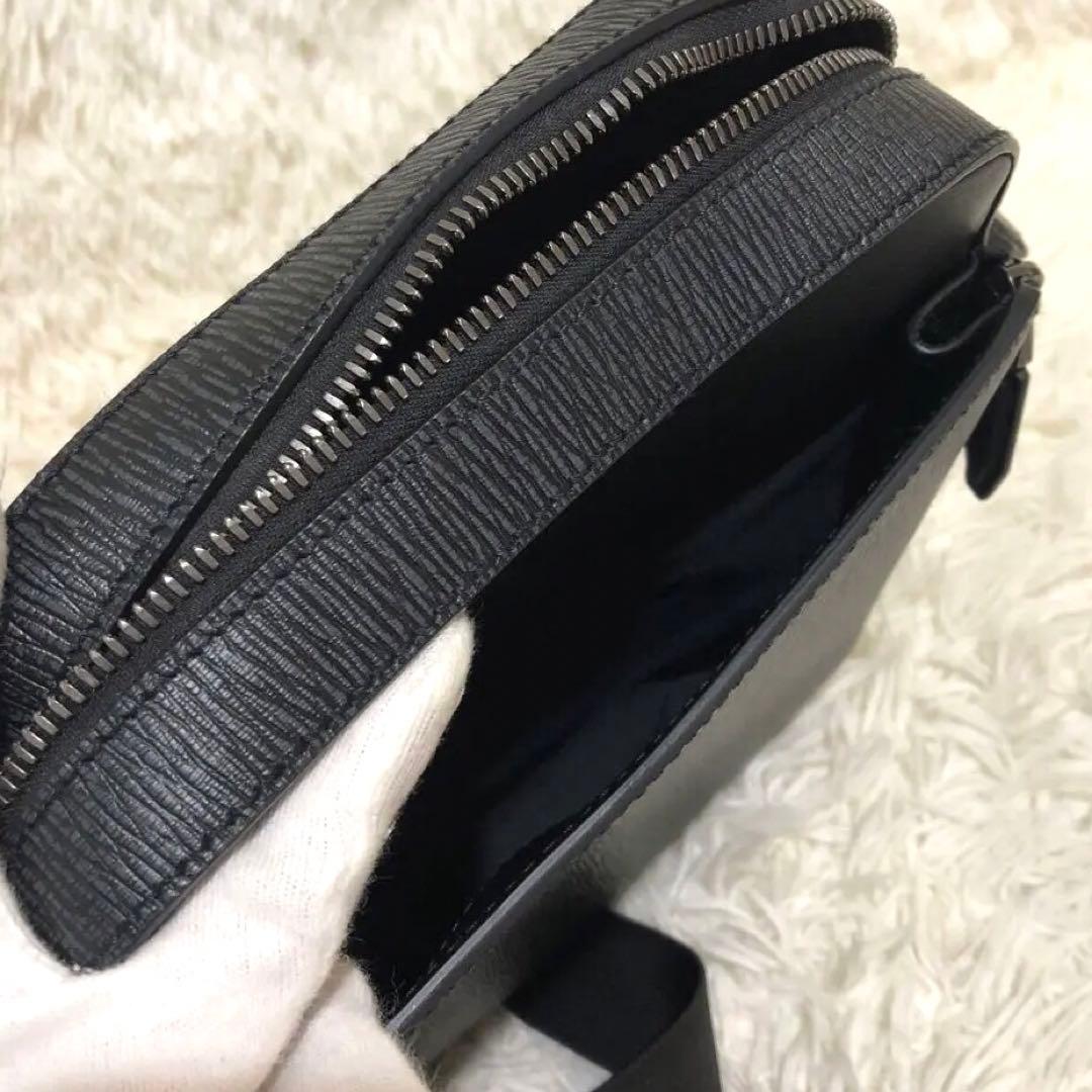 未使用☆サルヴァトーレフェラガモ レザー ショルダーバッグ ブラック 未使用☆サルヴァトーレフェラガモ レザー ショルダーバッグ ブラック