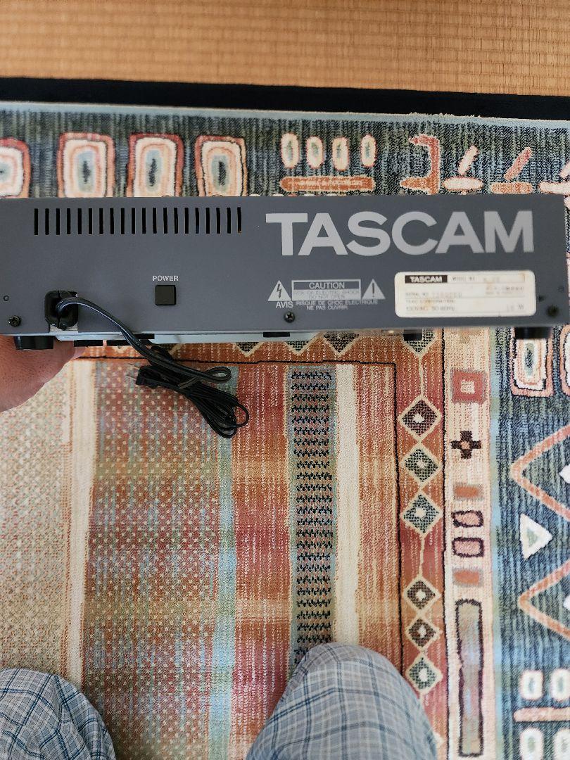 TASCAM M-08 アナログミキサー