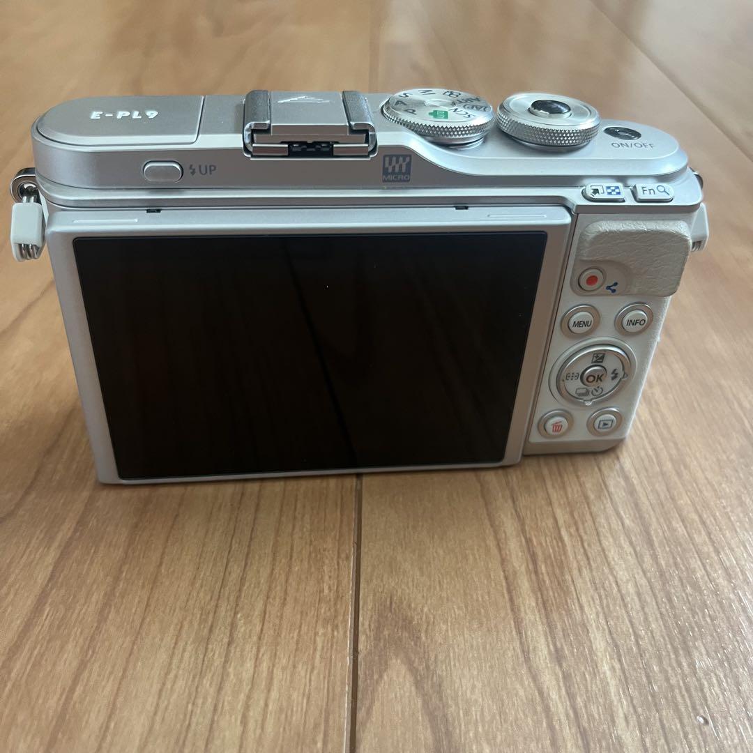 OLYMPUS PEN E-PL9 ホワイト 本体のみ