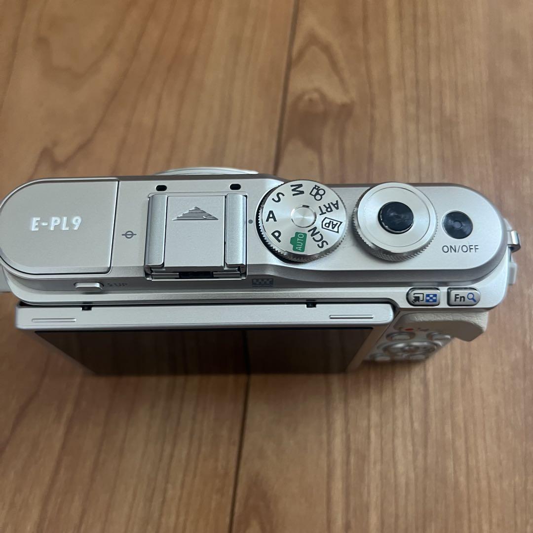 OLYMPUS PEN E-PL9 ホワイト 本体のみ