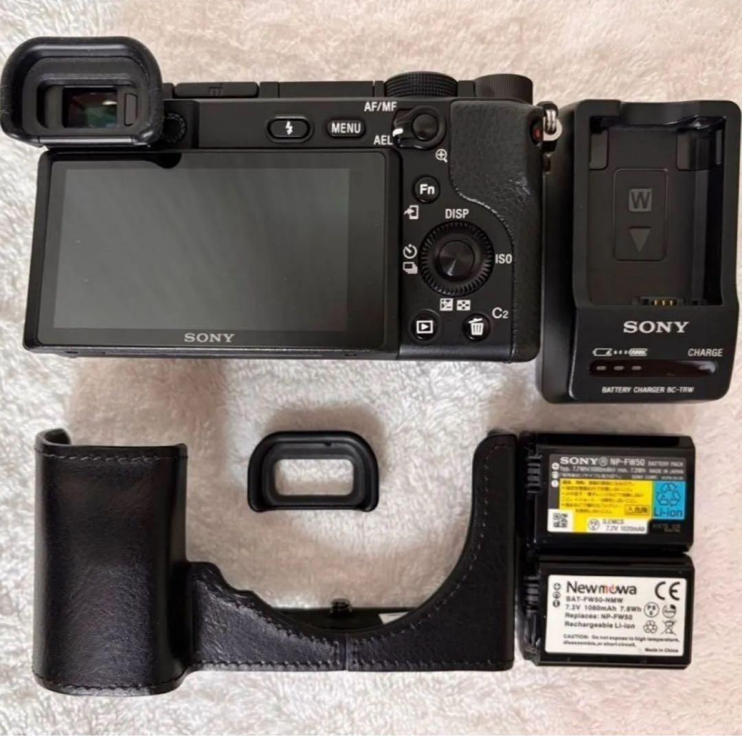 SONY α6400 ミラーレス一眼 レンズセット ボディカバー付他目立った傷や汚れなし