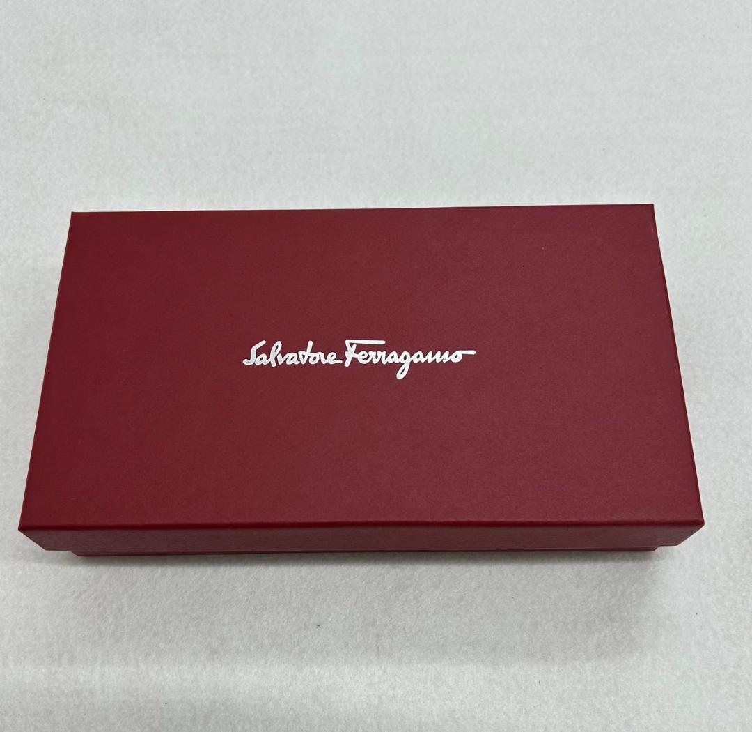 【美品】Salvatore Ferragamo ガンチーニ 長財布