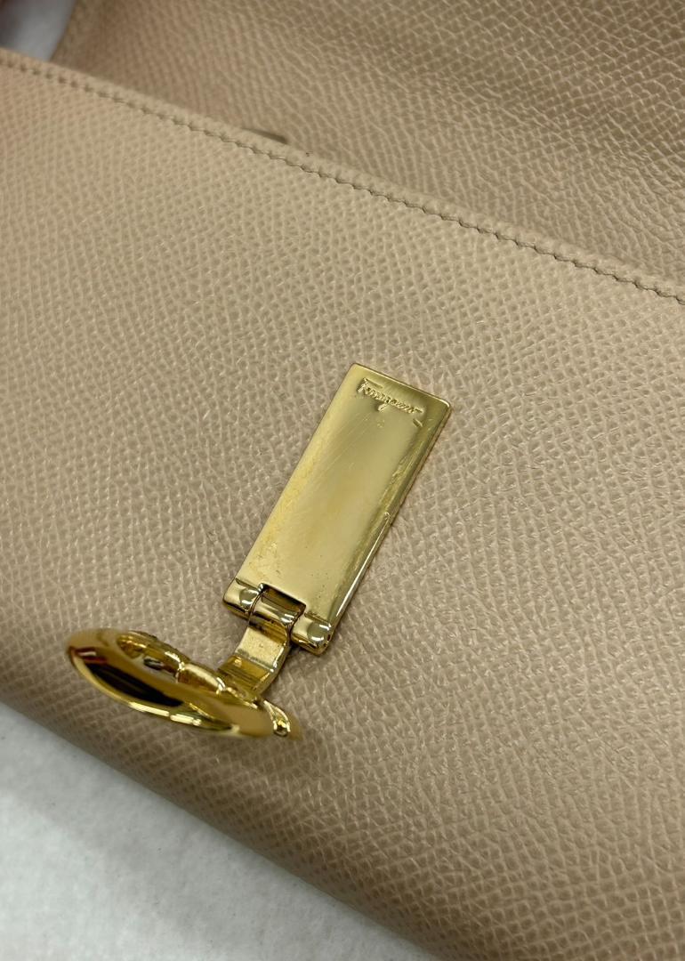【美品】Salvatore Ferragamo ガンチーニ 長財布