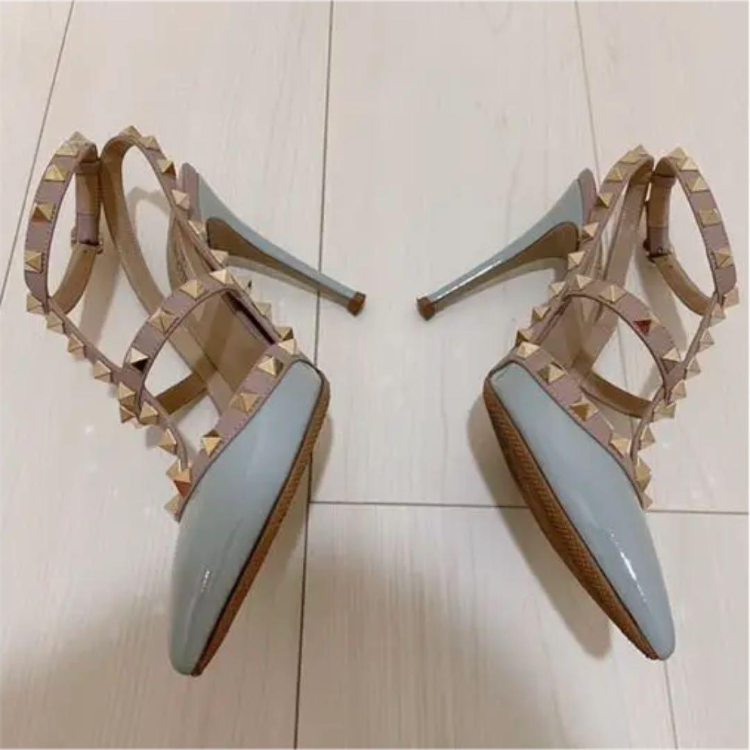 ホワイト系,23.5cmブランドのギフト【美品】ヴァレンティノ ロック 【正規激安】 ヴァレンティノ スタッズ サンダル 美品 37 今週まで サンダル