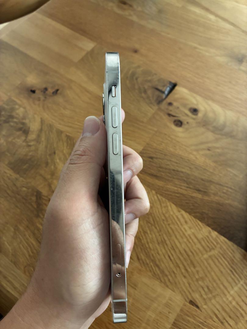 Apple iPhone 12 Pro 128GBホワイト（シルバー）美品！