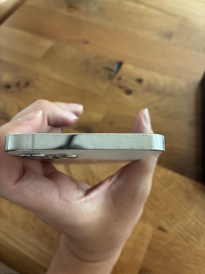 Apple iPhone 12 Pro 128GBホワイト（シルバー）美品！
