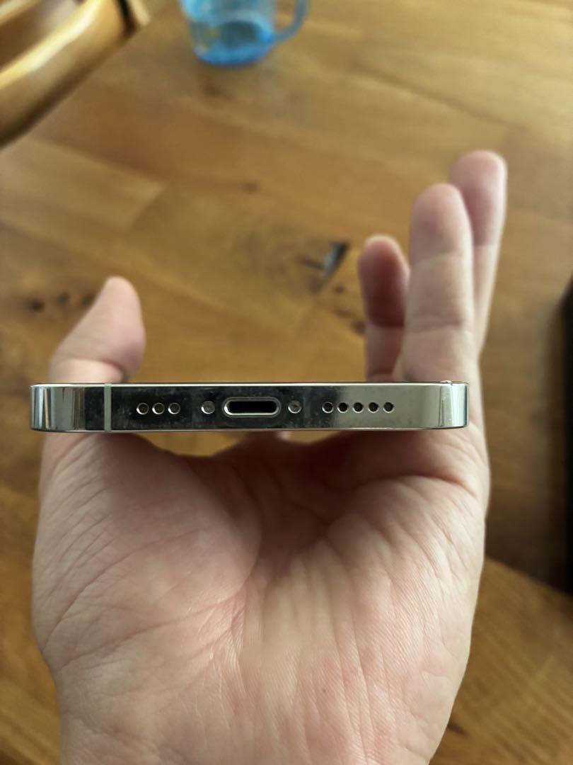 Apple iPhone 12 Pro 128GBホワイト（シルバー）美品！