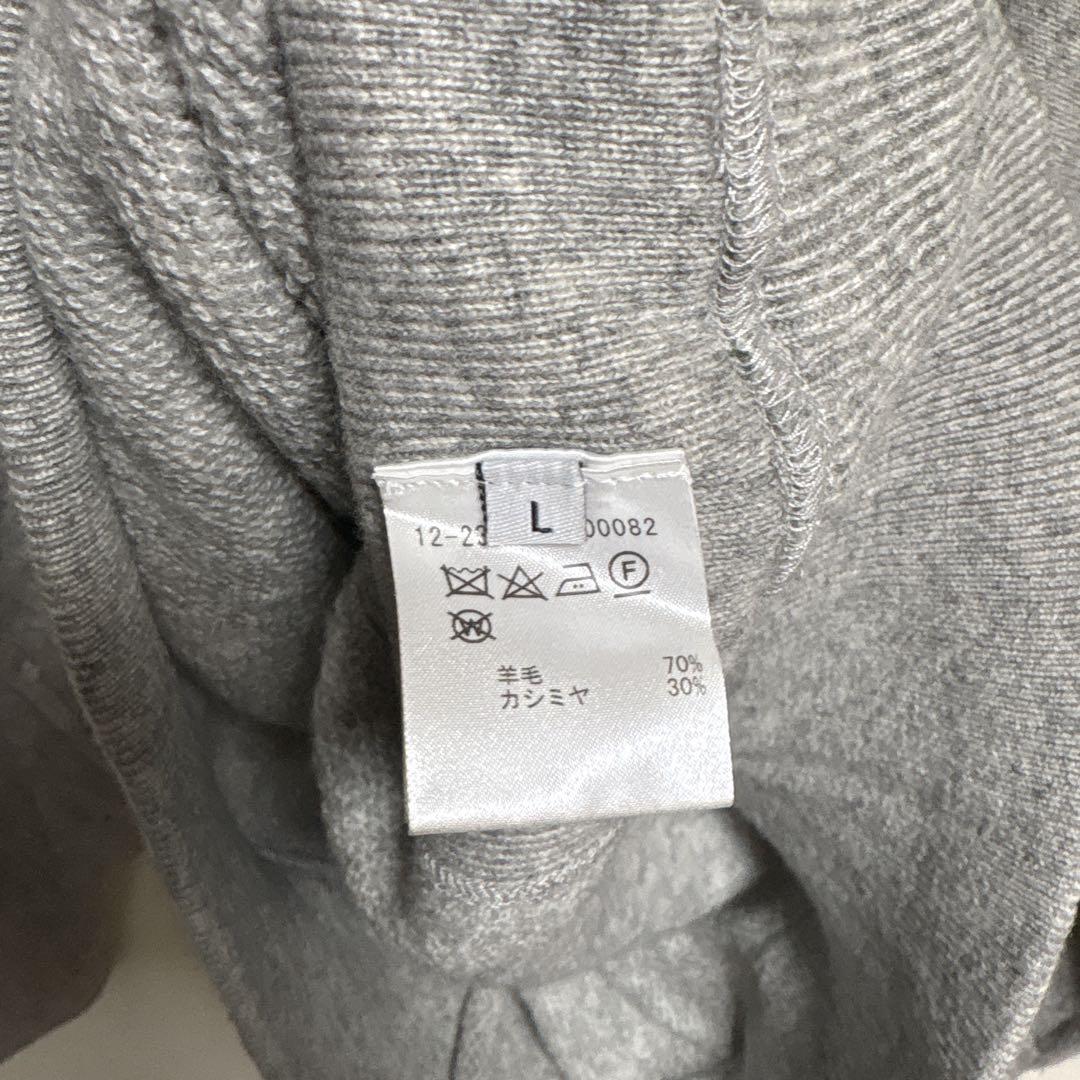 グレー クルーネックセーター