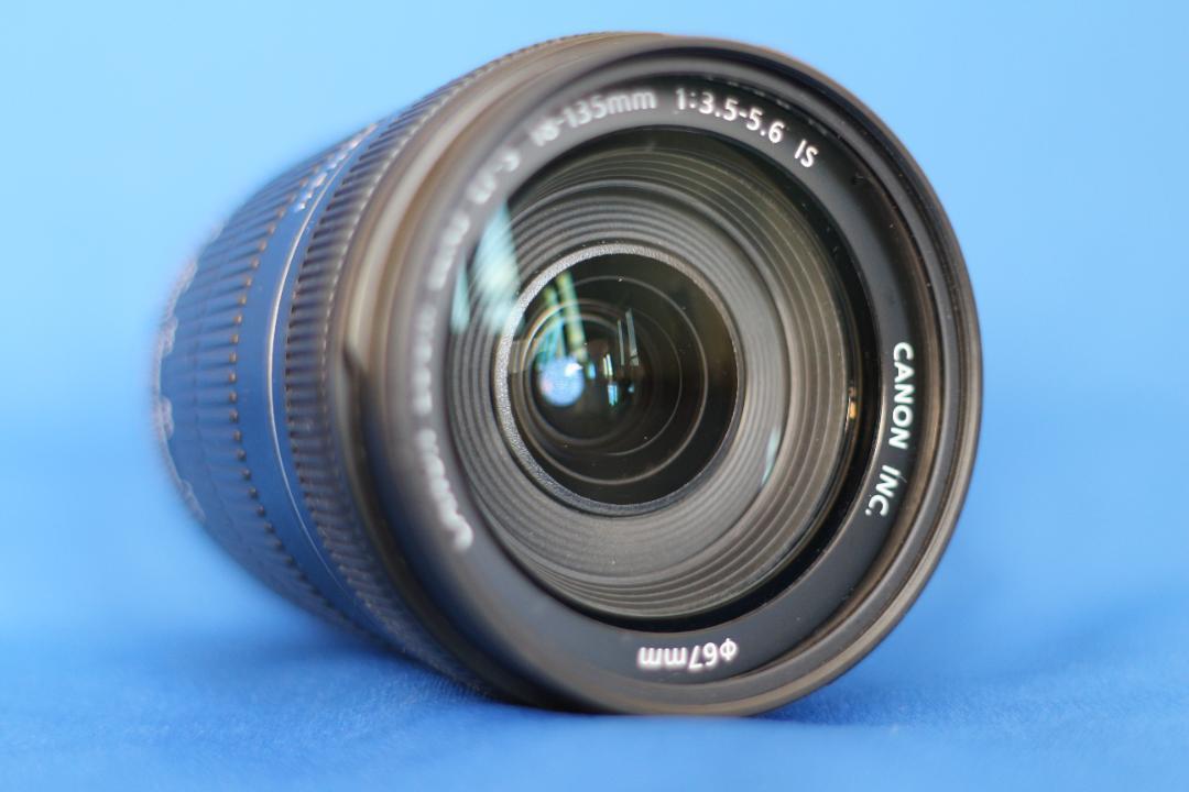 Canon EF-S 18-135mm 1:3.5-5.6 IS TluFr-m21151811606 NEW特価