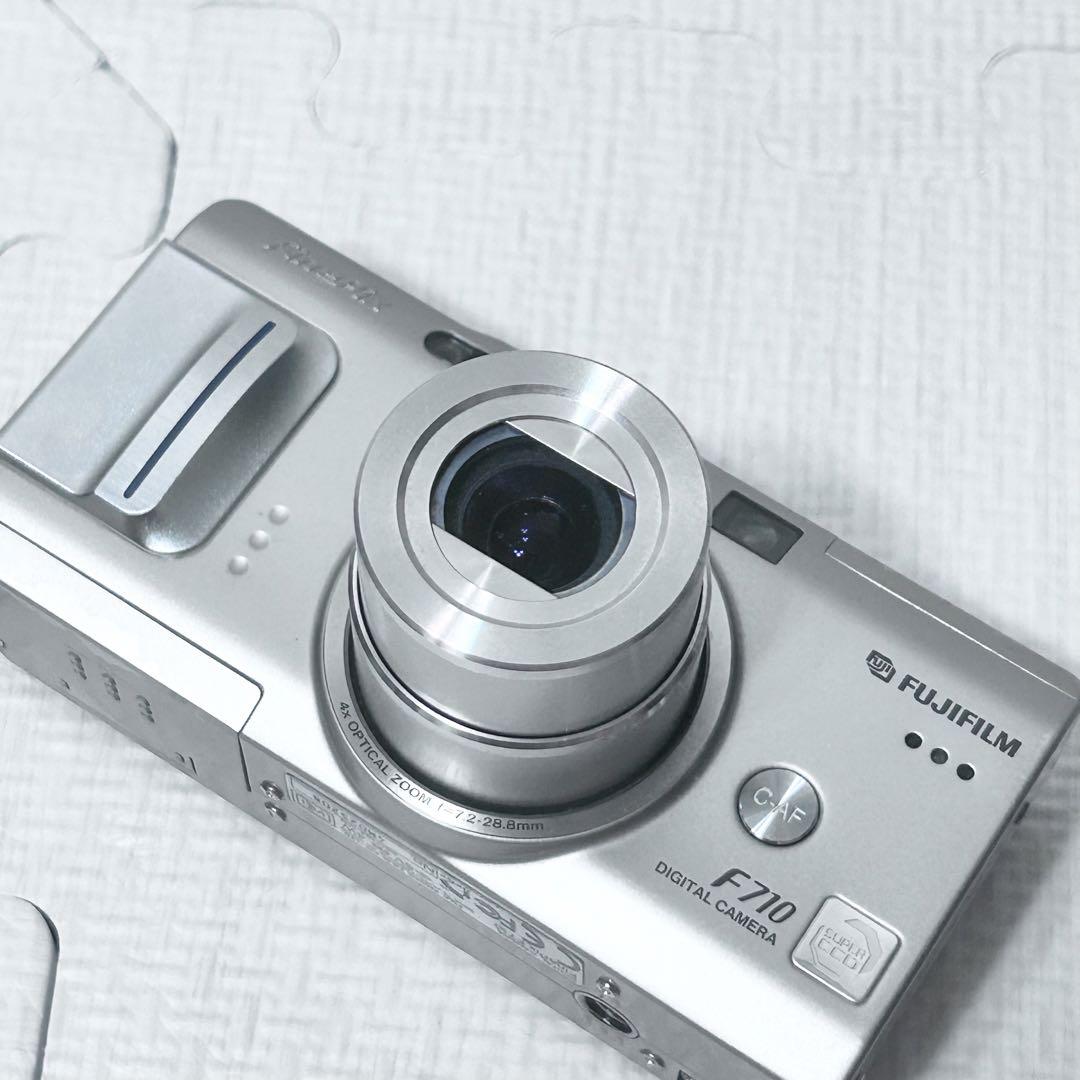 完動品】 フジフィルム FinePix F710 コンパクトデジタルカメラ