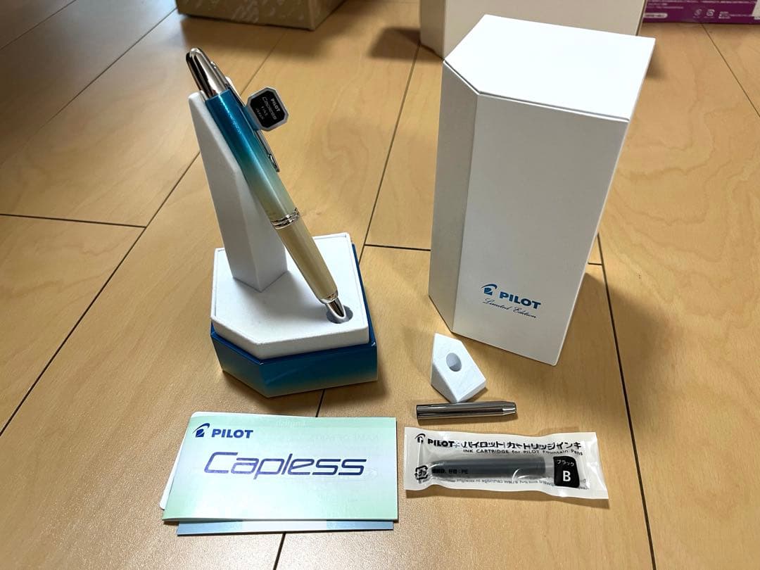 PILOT 万年筆 キャップレス シーショア 字幅：F