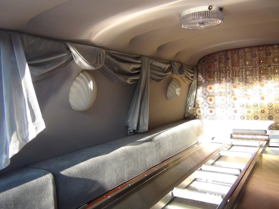 上美車!白!寝台車!葬儀業に!本革レザーシート! 販売!目立った傷や汚れなし