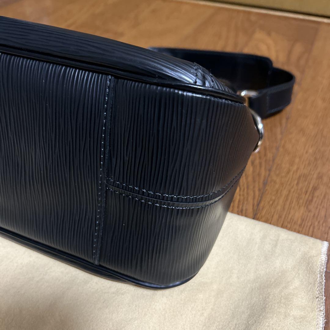 LOUIS VUITTON エピ テュレンPM エピ ノワール
