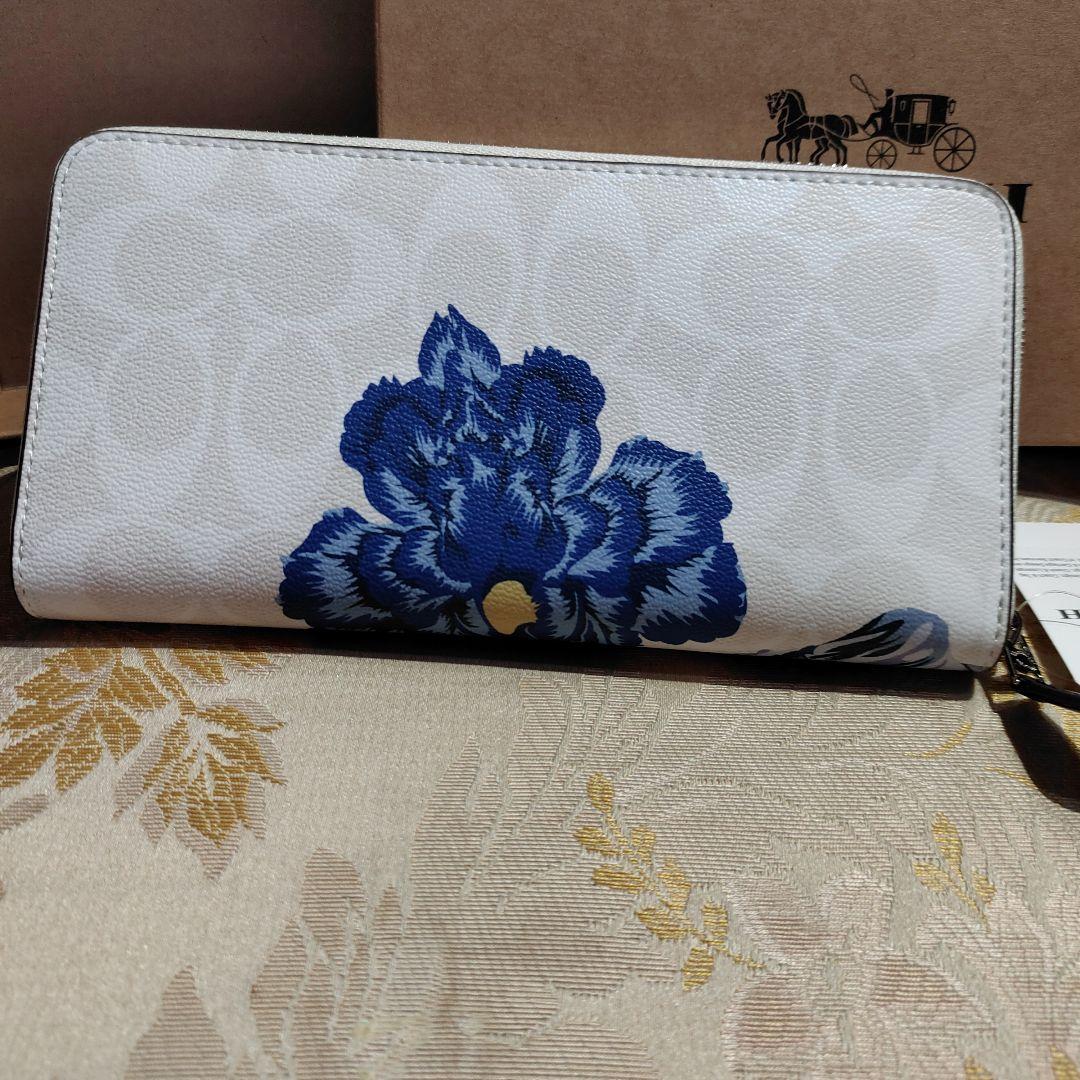 COACH アウトレットフラワープリント 長財布セール中