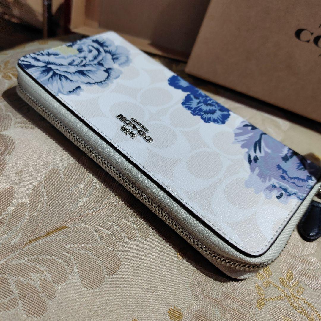 COACH アウトレットフラワープリント 長財布セール中