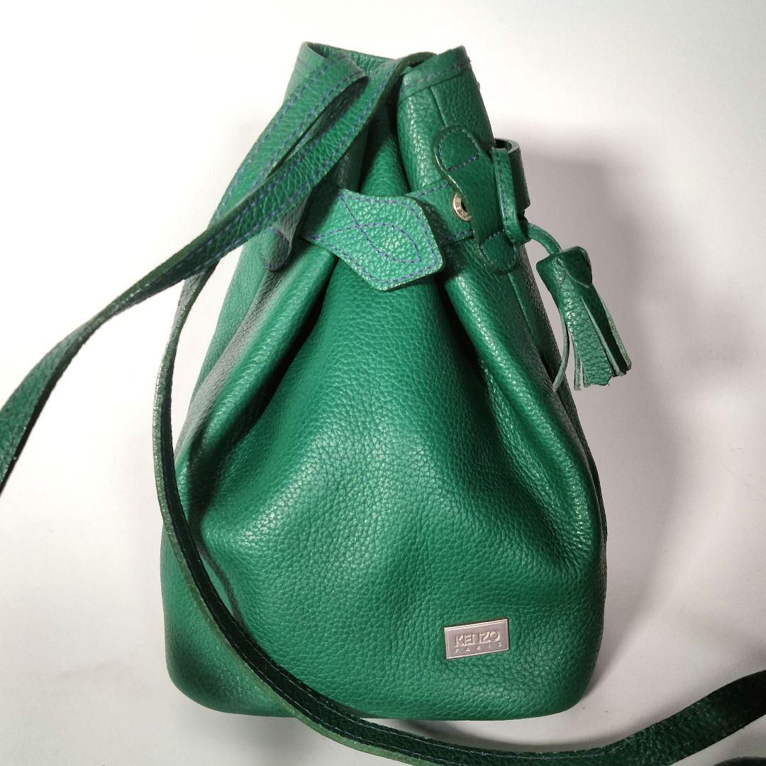 美品 KENZO ショルダーバッグ 巾着 タッセル ロゴプレート レザー 緑