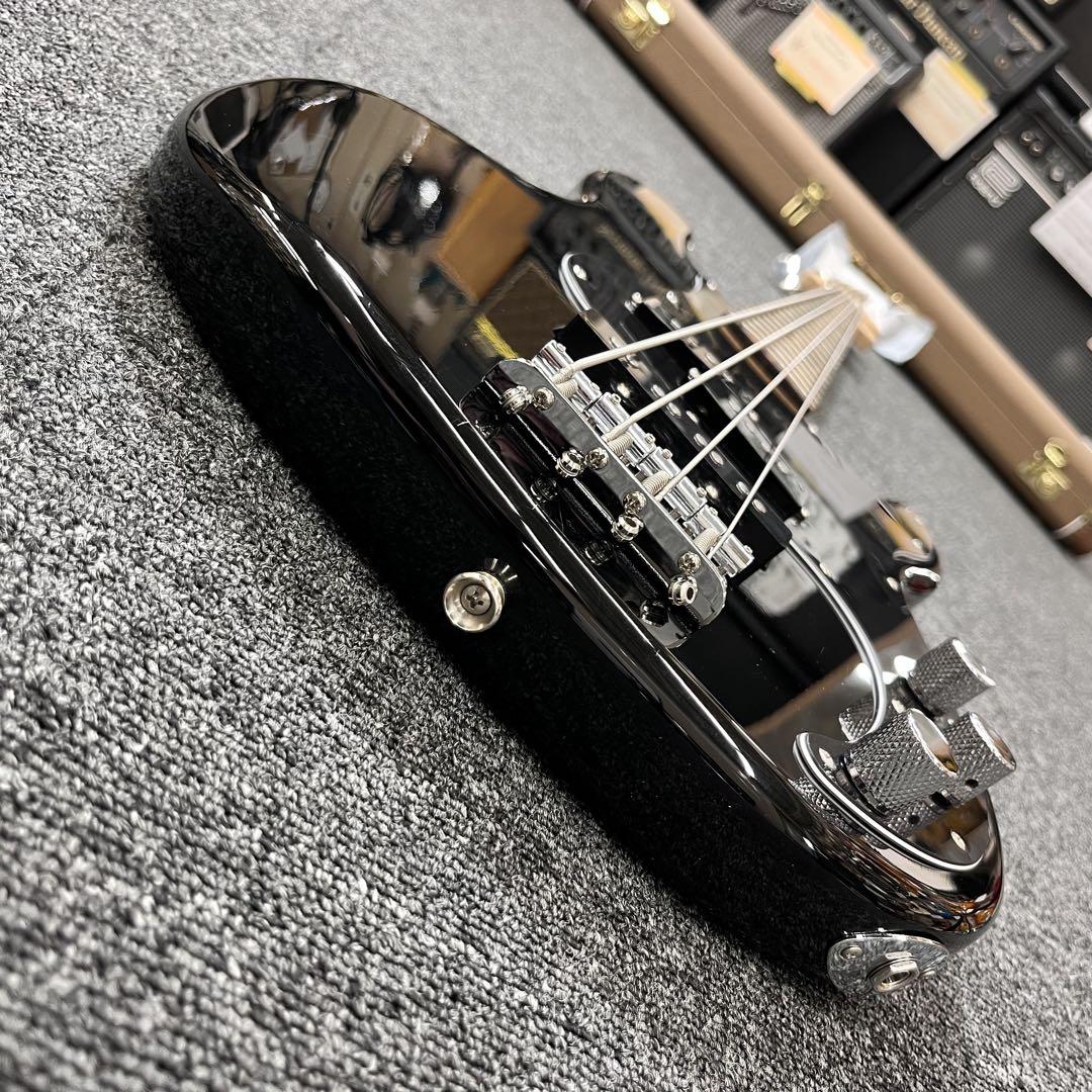【10218】 Squier by Fender precision bass