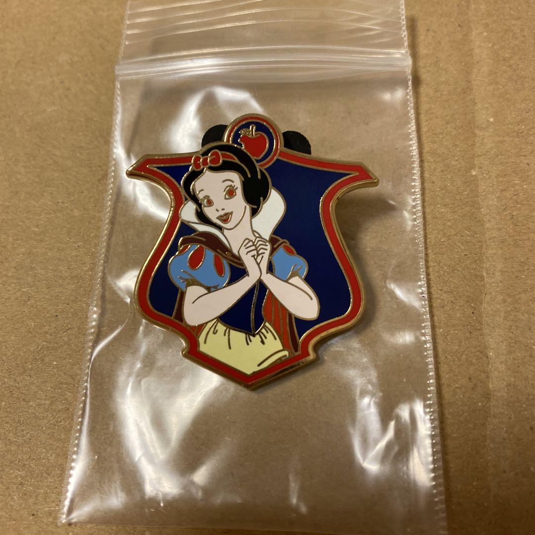 海外ディズニー　プリンセス　ピンバッジ　白雪姫