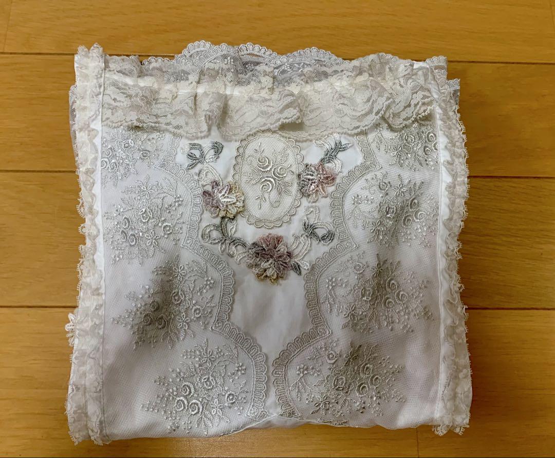 レース刺繍付きエプロンドレス