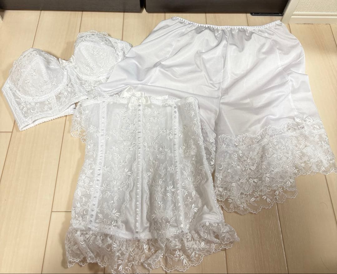 ホワイト ブライダルインナー 結婚式目立った傷や汚れなし