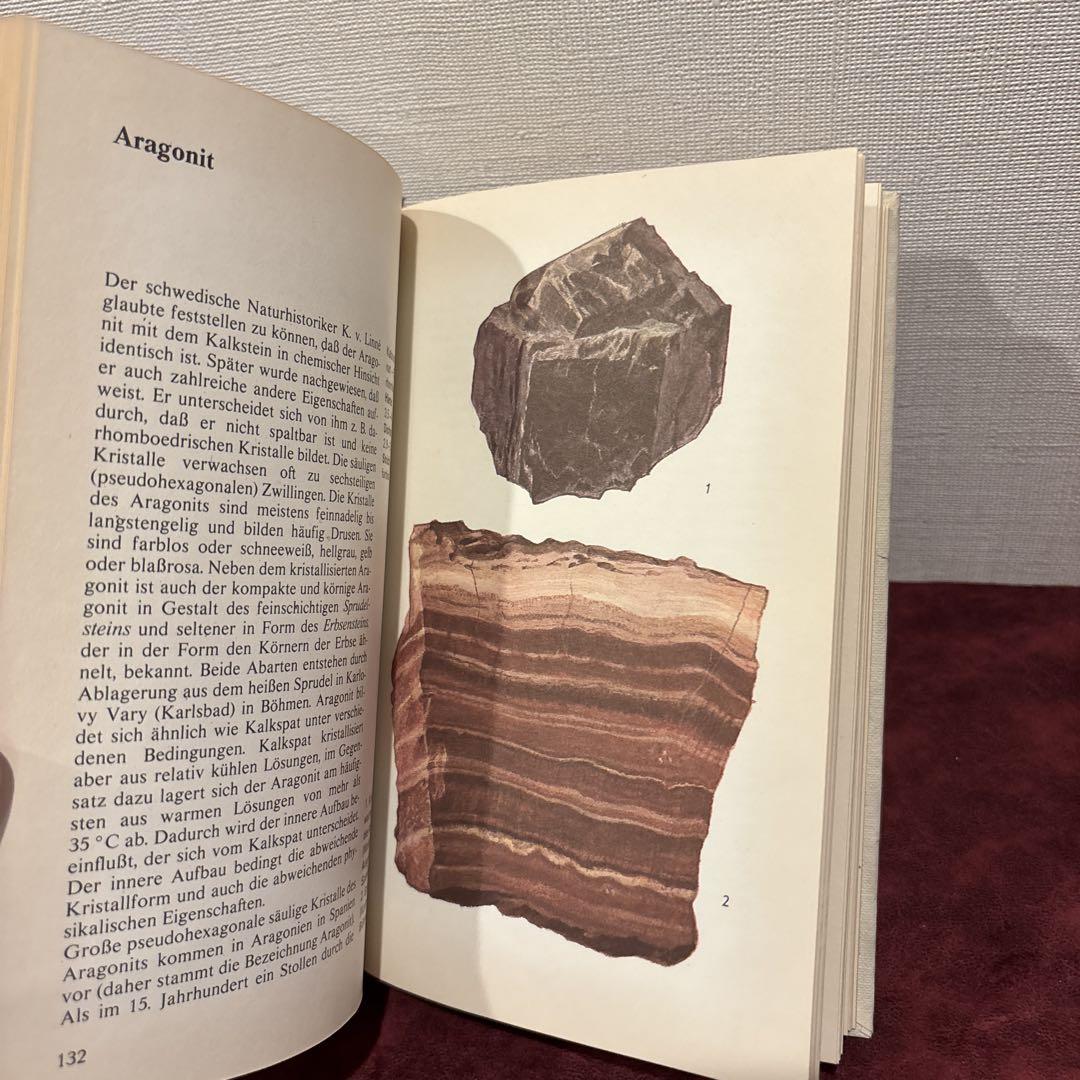 希少な古いチェコ鉱物図鑑꙳⋆洋書 ビンテージ　鉱石 古書 他の人はこちらも検索 ✵古い鉱物図鑑꙳⋆チェコ 洋書 古書