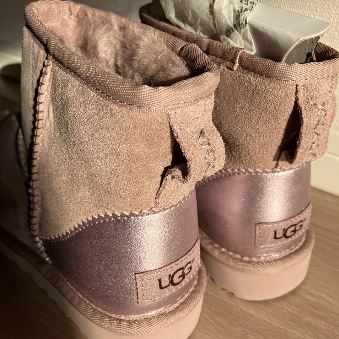 ♠ UGG