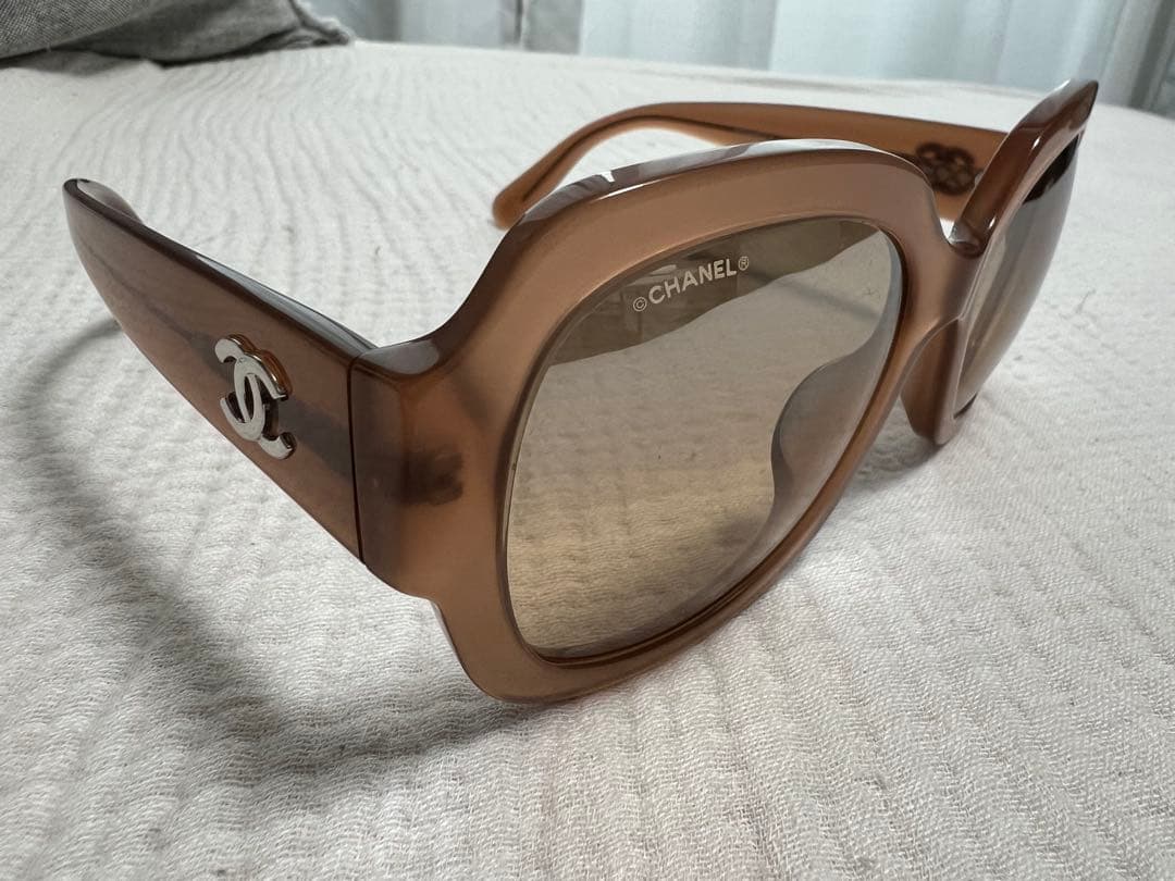 CHANEL ブラウン サングラス ケース付き CHANEL ブラウン サングラス ケース付き