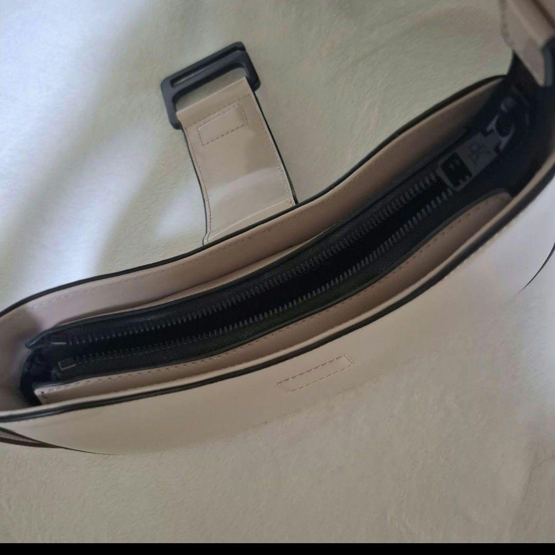 カルバンクライン オフデューティラウンドショルダーバッグ カルバンクライン オフデューティラウンドショルダーバッグ