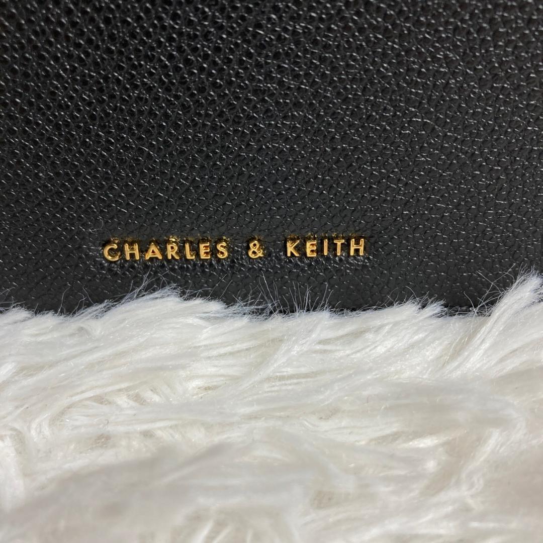 希少】チャールズ&キース CHARLES&KEITH ハンドバック ロゴ金具 - メルカリ 希少】チャールズ&キース CHARLES&KEITH ハンドバック ロゴ金具 - メルカリ