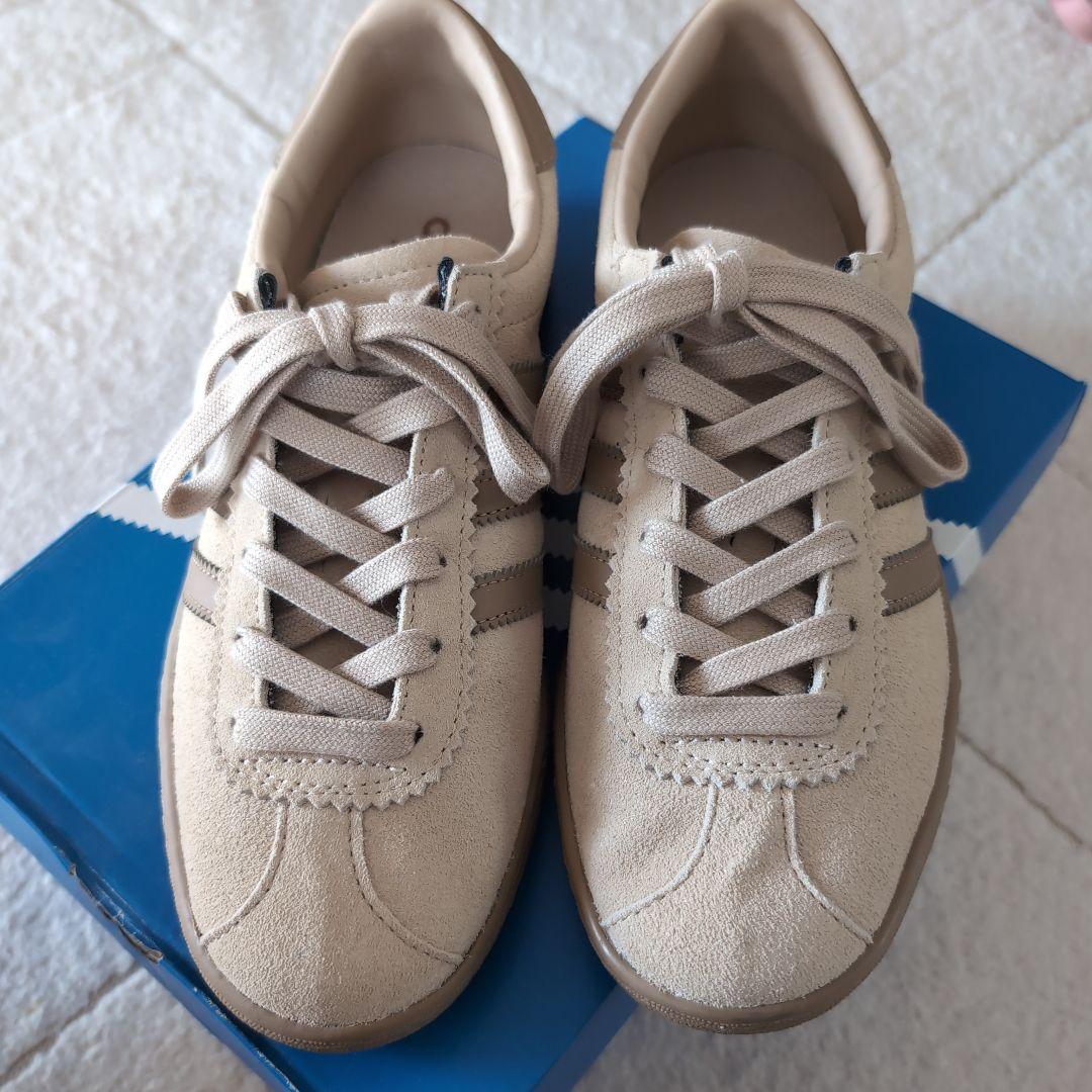 adidas stadt ベージュ スニーカー　24cm 51tO81YymyL._SY300_QL30_.jpg